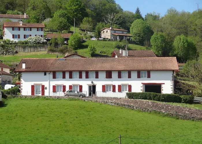 Hotels Logis Eskualduna Chez Katina